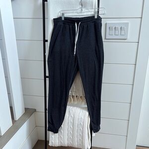 Vuori Performance Jogger Long. Charcoal Heather. Size - L.